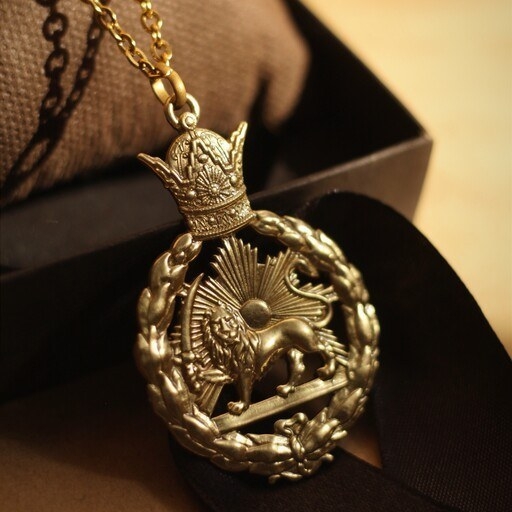 گردنبند شیرخورشید تاج دار طلایی در ارزانترین فروشگاه اینترنتی ایران ارزان