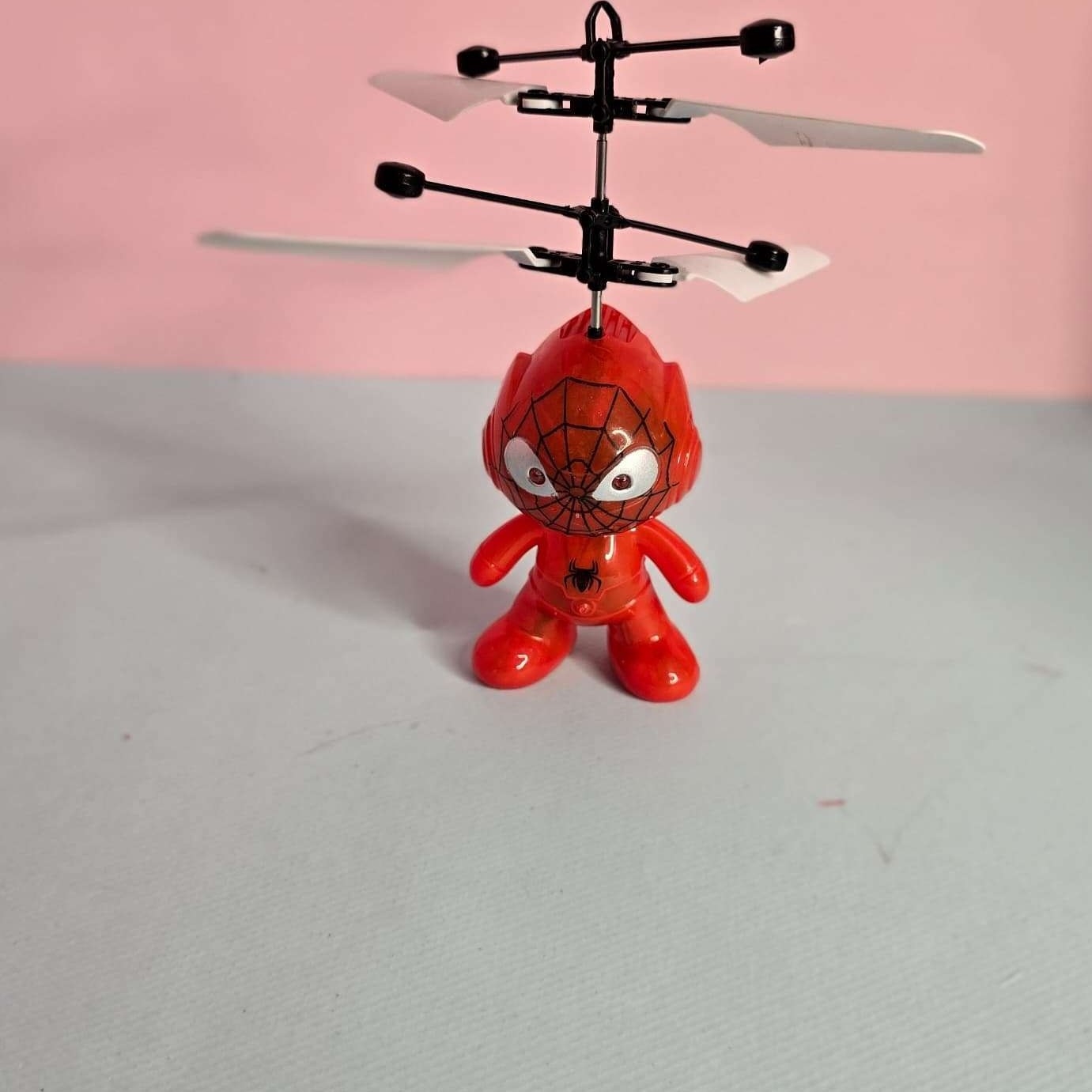 هلی کوپتر پروازی سنسور دار طرح اسپایدر من در ارزانترین فروشگاه اینترنتی ایران ارزان