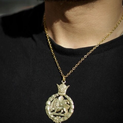 گردنبند شیرخورشید تاج دار طلایی