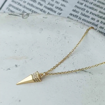 گردنبند دخترانه هرمی نگین دار