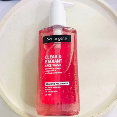 ژل شستشوی صورت طراوت بخش نوتروژینا حاوی عصاره گریپ فروت حجم 200 میل