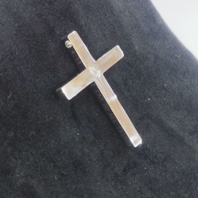 گردنبند سفید طرح صلیب در ارزانترین فروشگاه اینترنتی ایران ارزان