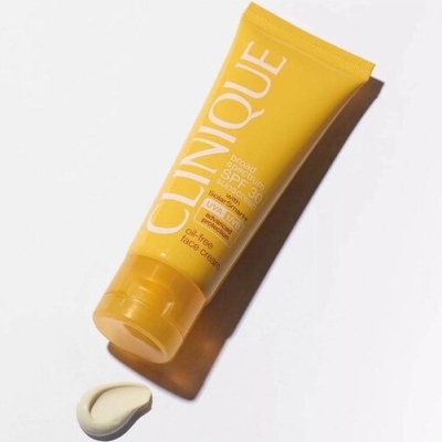 کرم ضد آفتاب کلینیک سولار اسمارت SPF30 بی رنگ حجم 50 میلی لیتر اورجینال